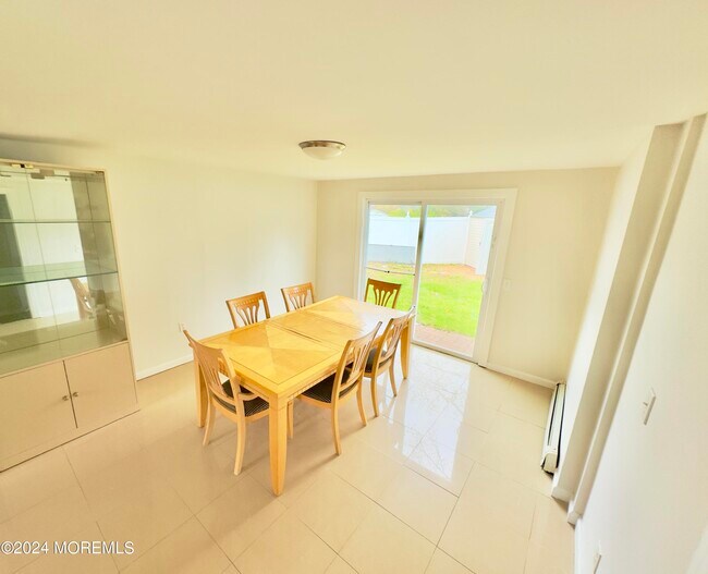 Foto del edificio - 933 Woodgate Ave