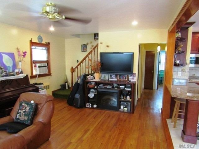 Foto del edificio - 88-16 Moline St