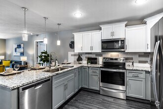 2BR, 2BA - 1180SF - The Silverleaf Apartments