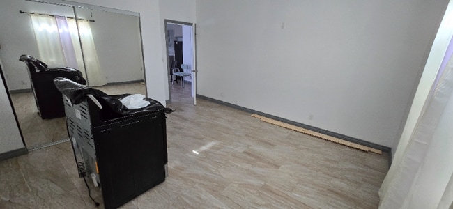 Building Photo - 1308 Lake St