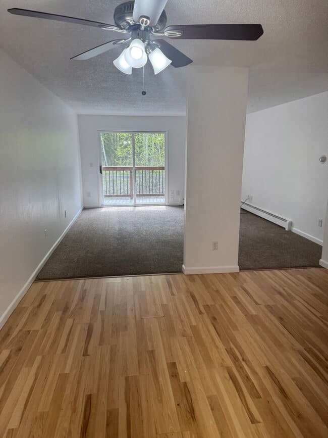 Building Photo - Spacious condo unit in East Anchorage