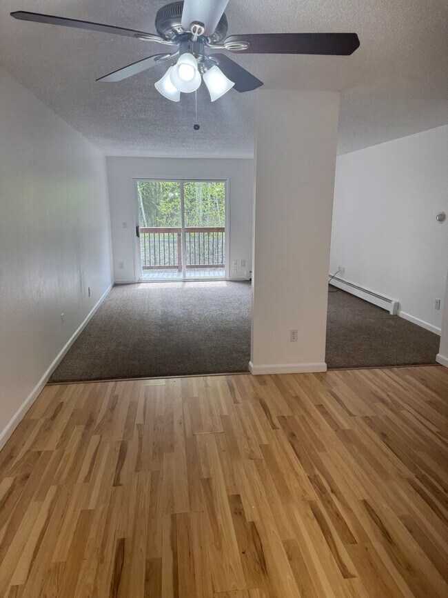 Foto del edificio - Spacious condo unit in East Anchorage