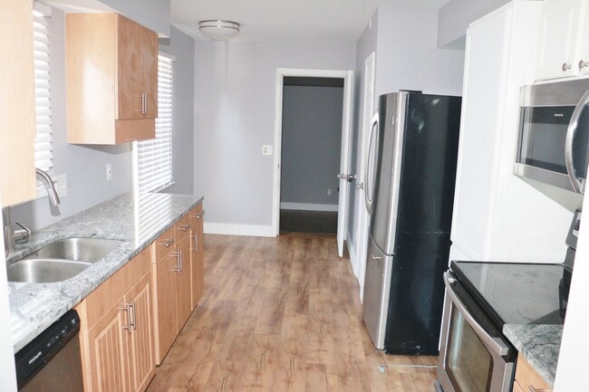 Building Photo - 814 Lorraine Dr