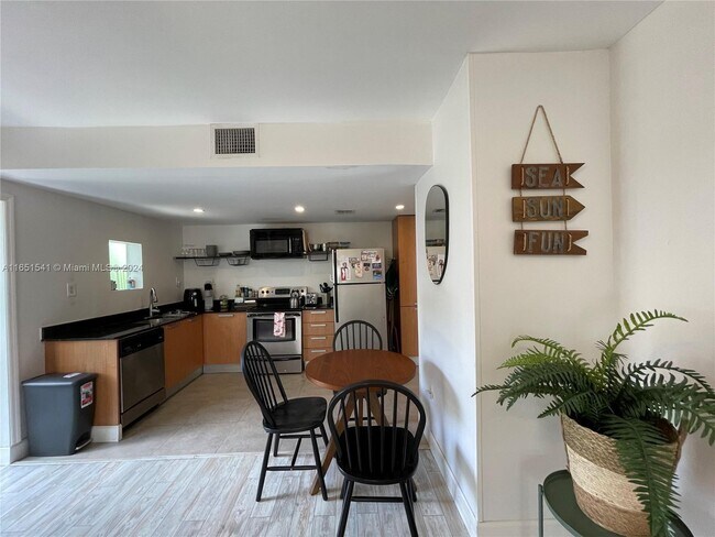 Building Photo - 1040 7th St