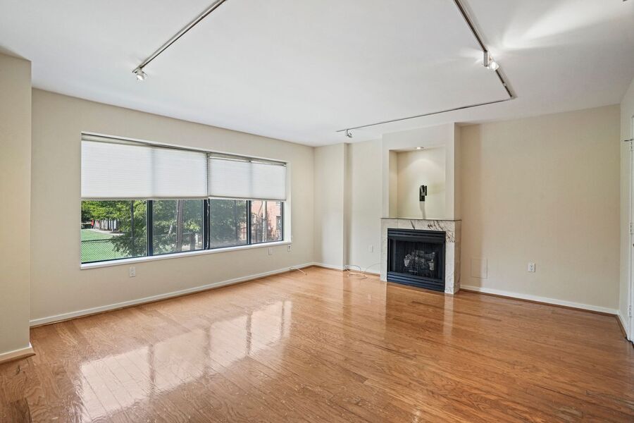 Primary Photo - Light Filled One-Bedroom + Den in Dupont C...