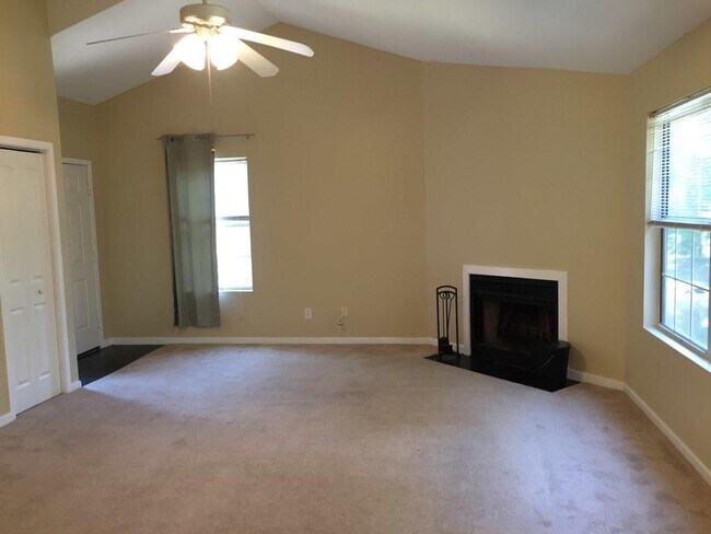 Foto del edificio - 7940 Parklane Ct