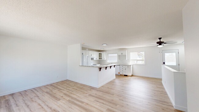 Building Photo - 9639-9685 85 Ave