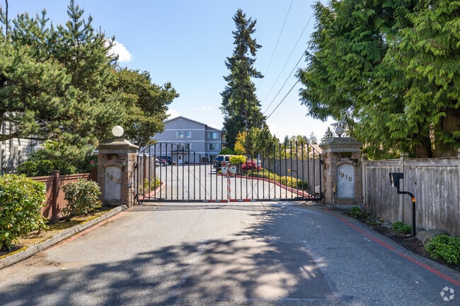 Entrance - Heritage at Deer Creek