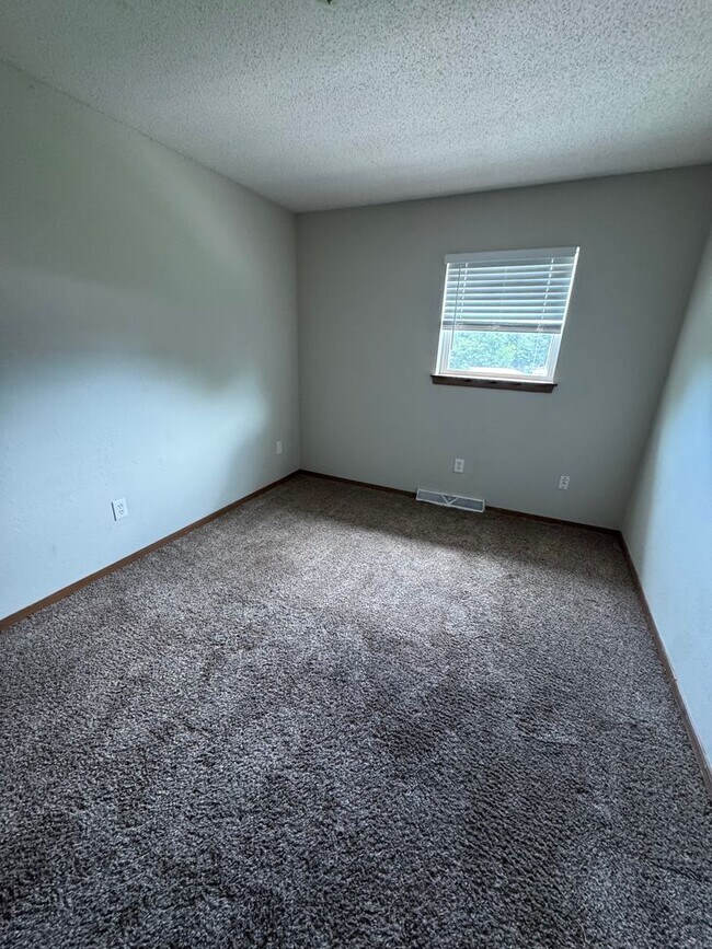 Foto del edificio - Three Level Condo with Garage