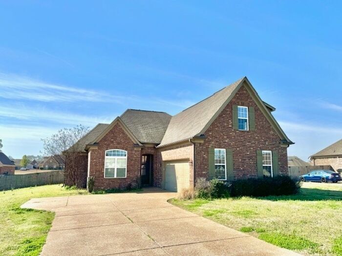 Foto principal - Now Leasing A 4-Bedroom 2 Bath Home In Oli...