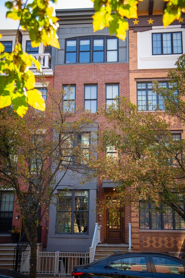 Building Photo - 110 Tidewater St