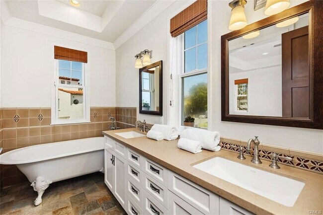 Foto del edificio - 407 Monterey Ln
