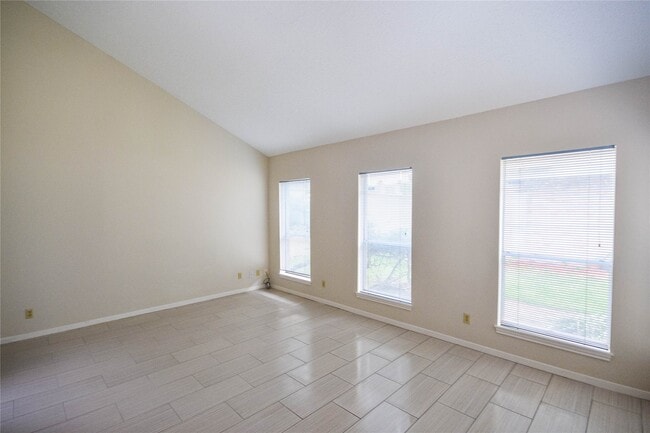 Building Photo - 9262 Westwood Village Dr