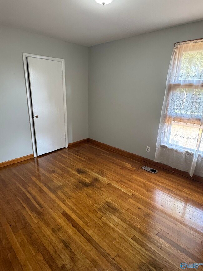 Foto del edificio - 2110 Phillips Rd NW