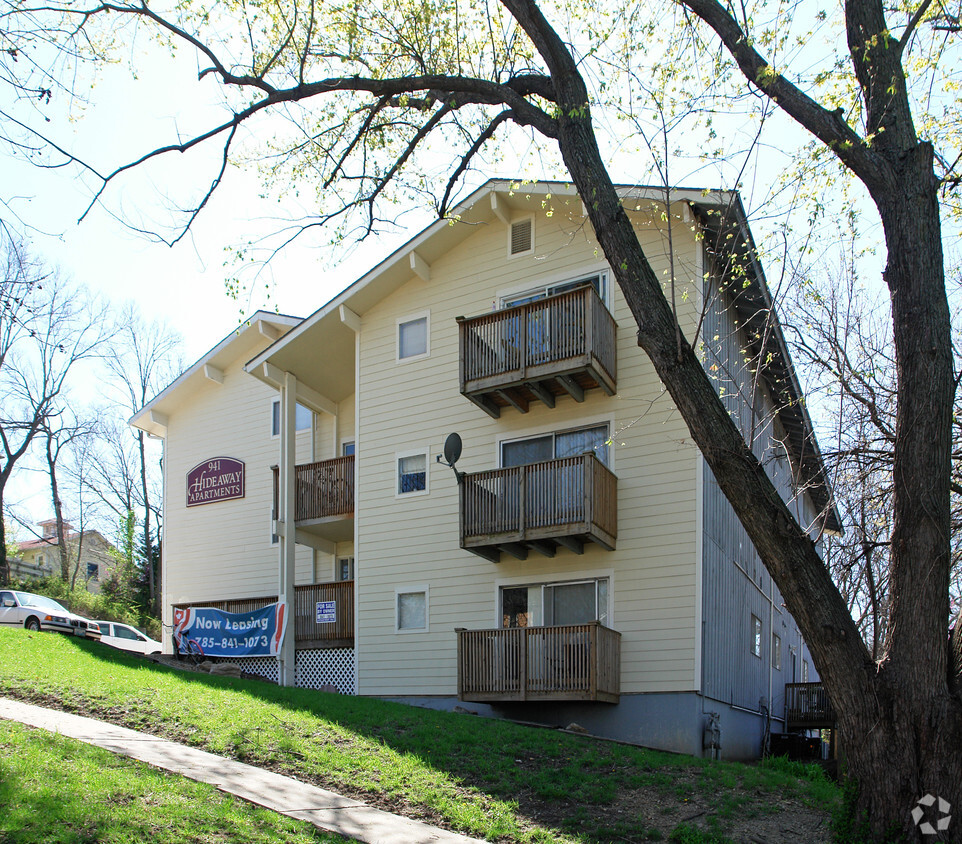 Building Photo - Hideaway Apartments