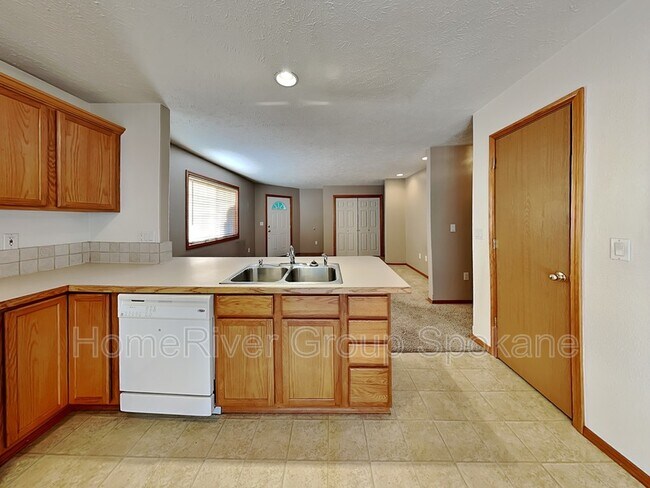 Building Photo - 3127 E 18th Ave