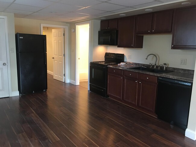 Building Photo - 584 Riverside Dr