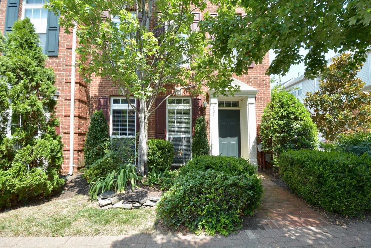 701 Scarburgh Way, Alexandria, VA 22314 Townhome Rentals in