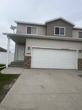 Building Photo - 4202 Estate Dr S