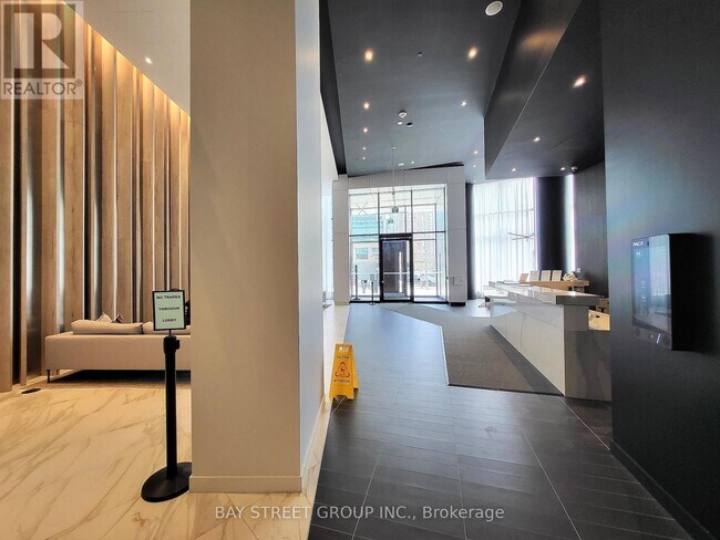 Photo du bâtiment - 3900 Confederation Pkwy