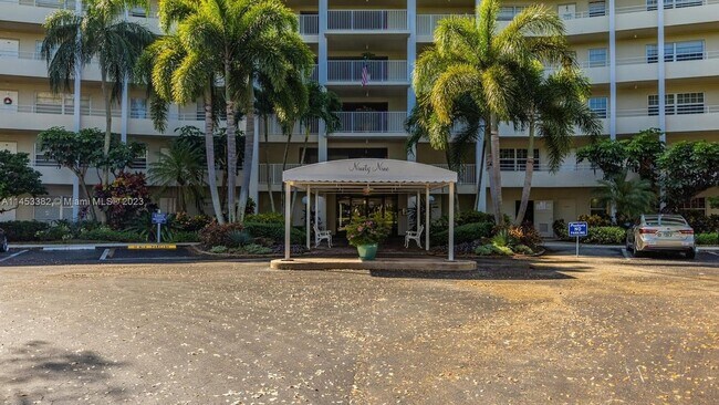 Foto del edificio - 821 Cypress Blvd