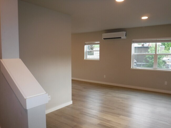 Foto del edificio - 5295 Chehalis Dr N
