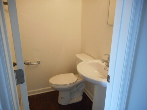 Foto del edificio - 2 bedroom 1.5 bathroom townhouse