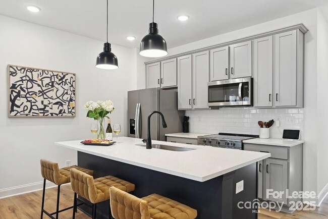 Foto del edificio - 5020 Limelight Ln