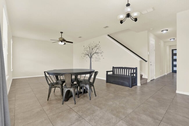 Building Photo - Listing Agent - Jessica Rivera - 407-735-6...