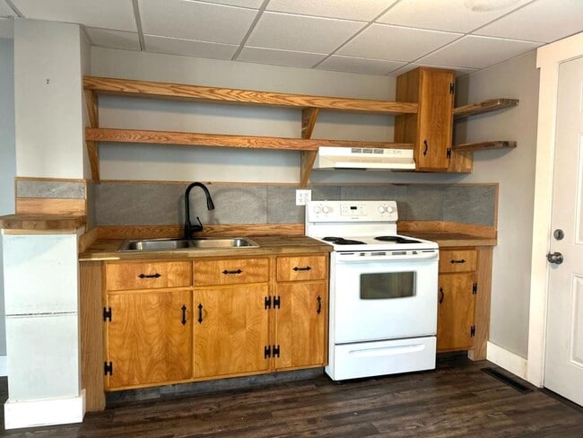 Building Photo - 636 Lisbon St