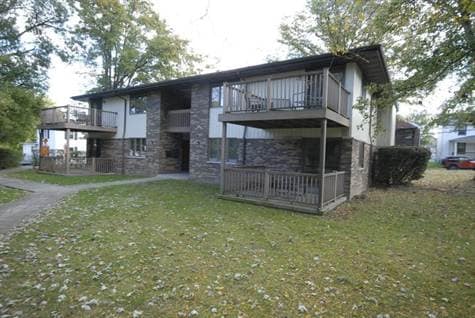 Primary Photo - 194 Derrick Ave