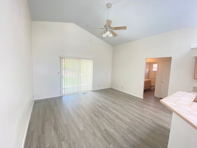 Building Photo - 6739 S Drexel Dr