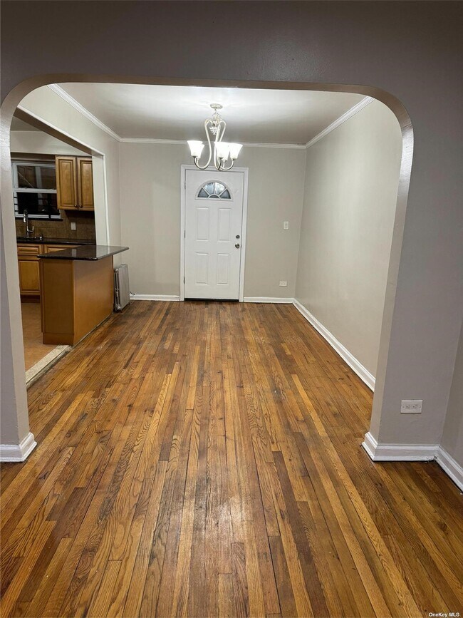 Foto del edificio - 225-14 Murdock Ave