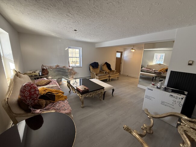 Building Photo - 2357 Linwood Ave