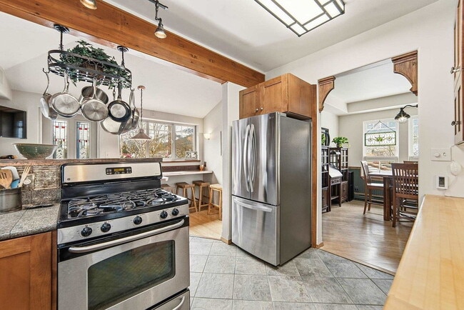 Building Photo - Single Family Home For Rent