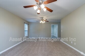 Building Photo - 913 Foch St
