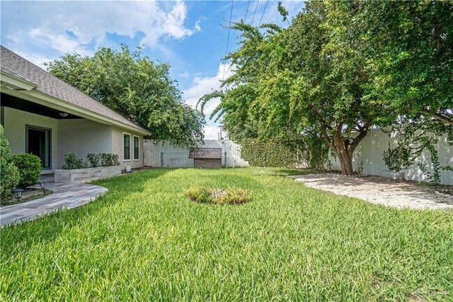 Foto del edificio - 614 Hackberry Ave