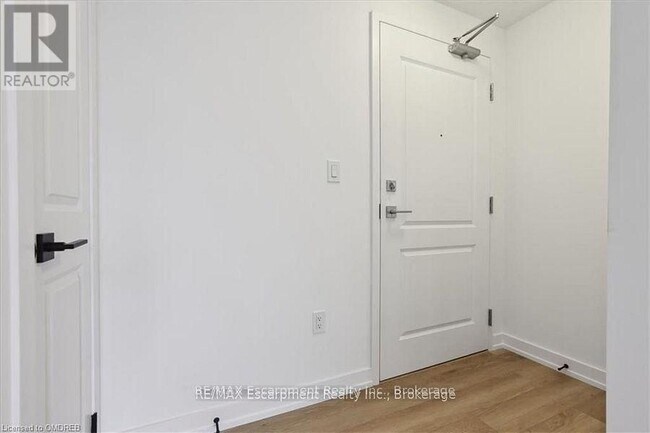 Photo du bâtiment - 470-470 Dundas St E