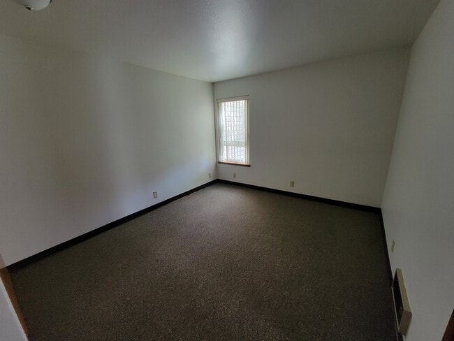 Building Photo - 2044 Assumption St