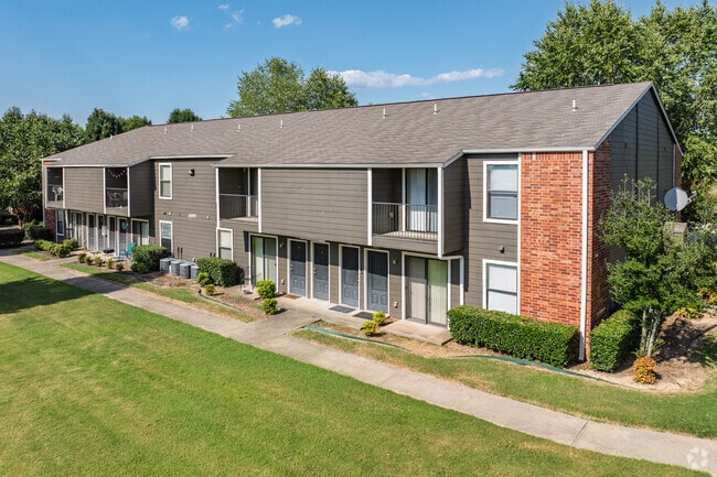 Building Photo - Crestwood Apartments