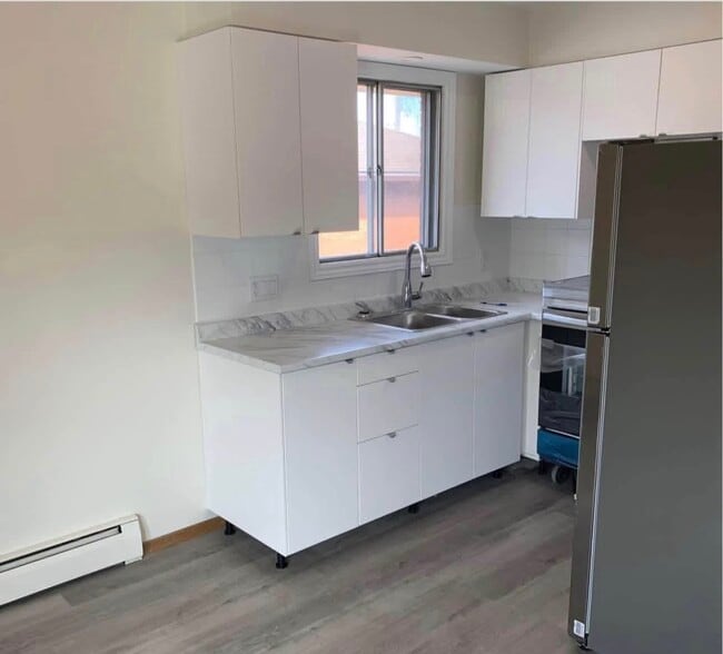 Building Photo - 45 Meinzinger Av