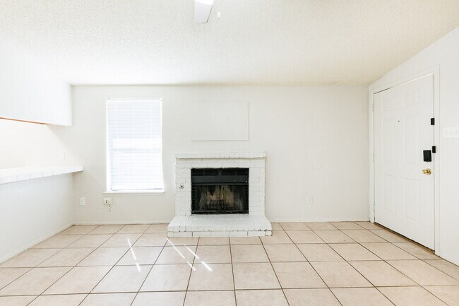 Building Photo - Whisperwood Duplex