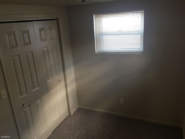 Building Photo - 2 br, 1 bath Duplex - 820 3rd Street 8201/2