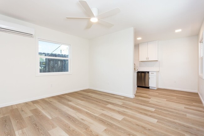Building Photo - COMING SOON!! Amazing Renovated 1-BR Unit ...