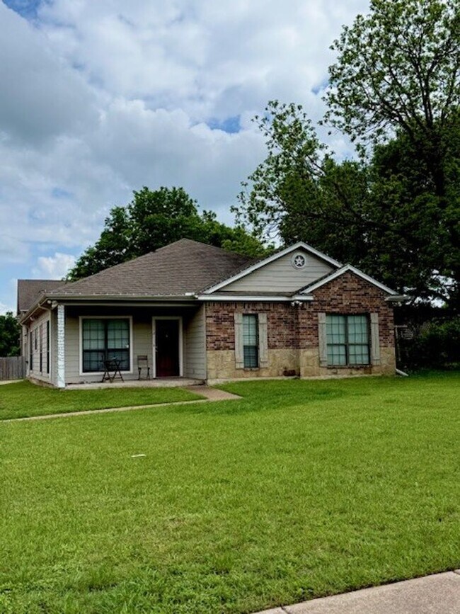 Building Photo - 112 Garden Dr