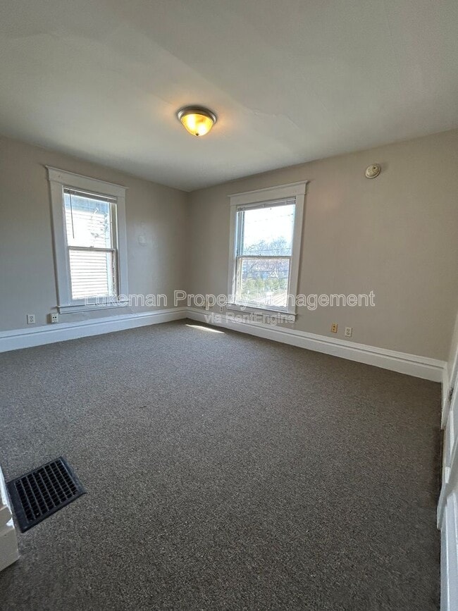 Building Photo - 1324 S Westnedge Ave