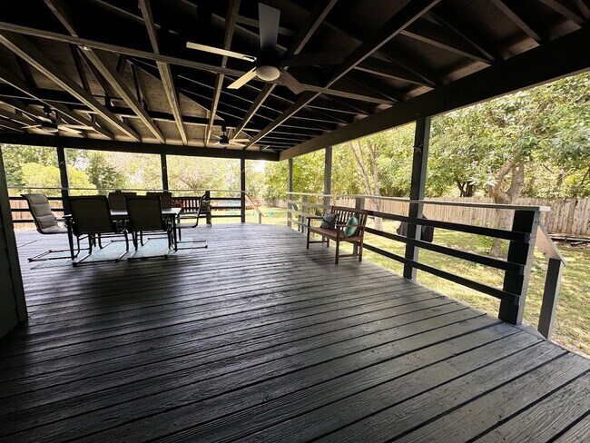 Building Photo - 105 Sky Country Dr