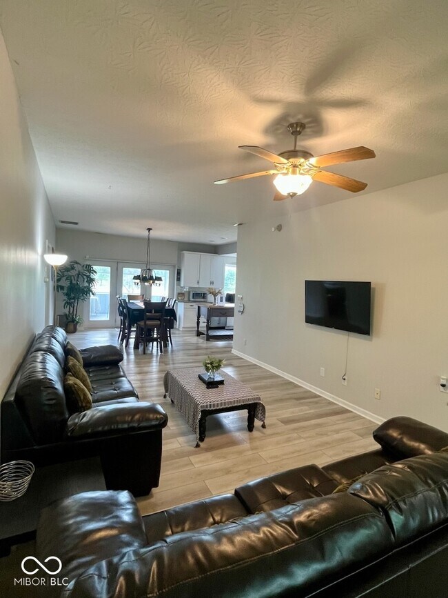 Foto del edificio - 9459 N State Rd 267