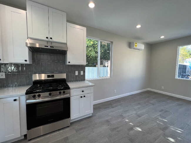 Foto del edificio - 924 W Chestnut Ave