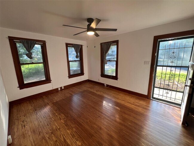 Foto del edificio - 5004 Avenue F